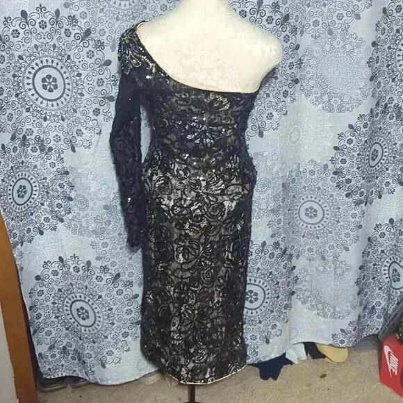 Stunning nwt mob. Off shoulder black lace sequin & applique dress - Picture 3 of 8